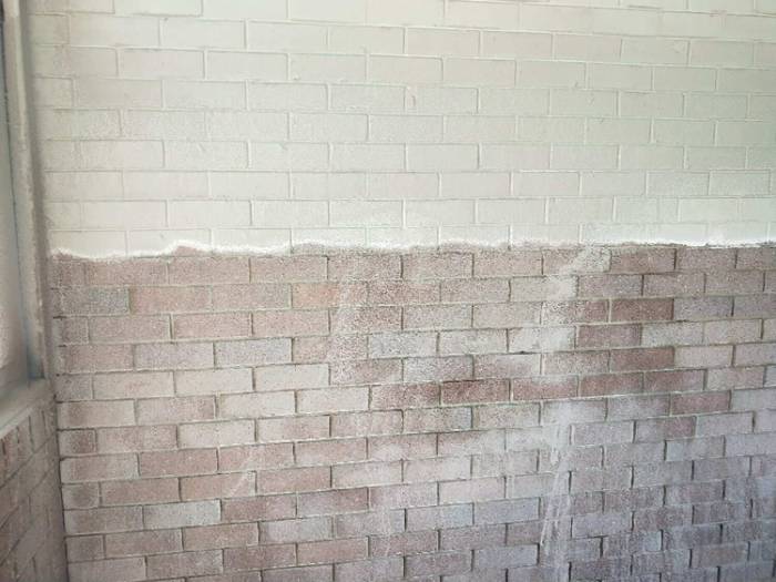 Before and after, one wall Before and after of a brick wall cleaned with dustless blasting
